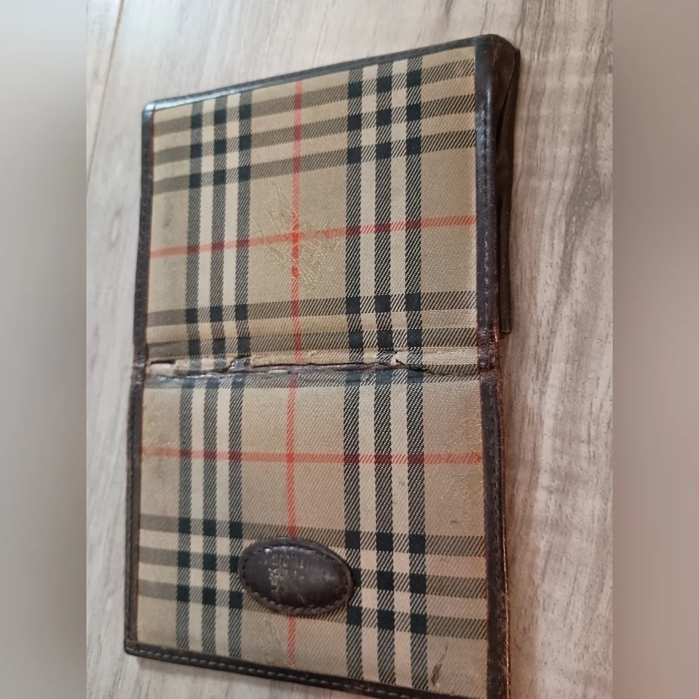 Burberry card holder